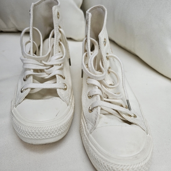 White High-Top Canvas Sneakers with Sunflower Embroidery - Picture 6 of 6